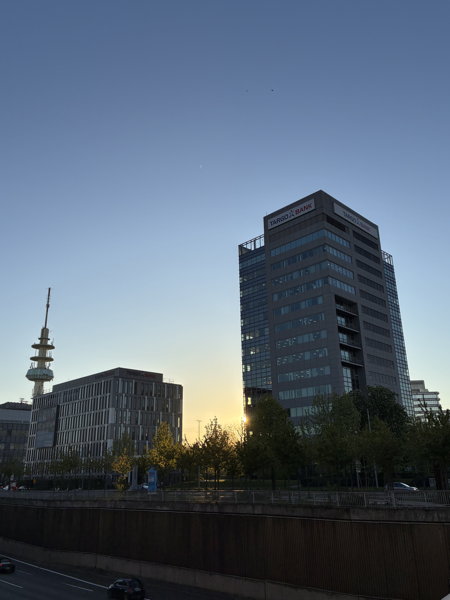 Um die Ecke