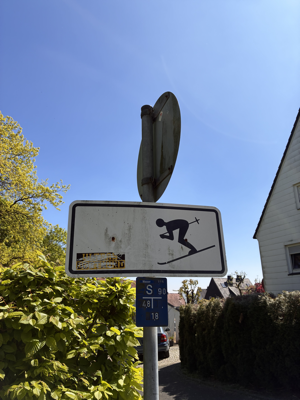Hier geht es ganz schön steil runter